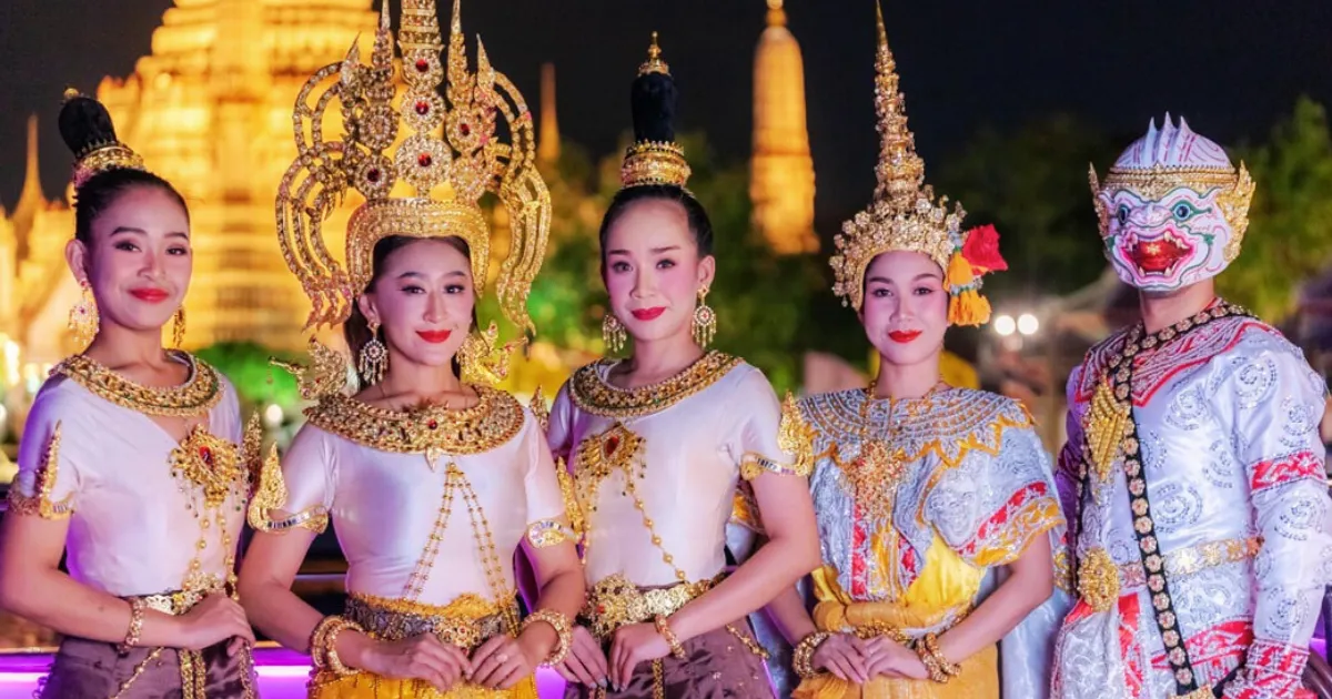 นักแสดงบนเรือดินเนอร์บางกอกเจ้าพระยา ครูซ